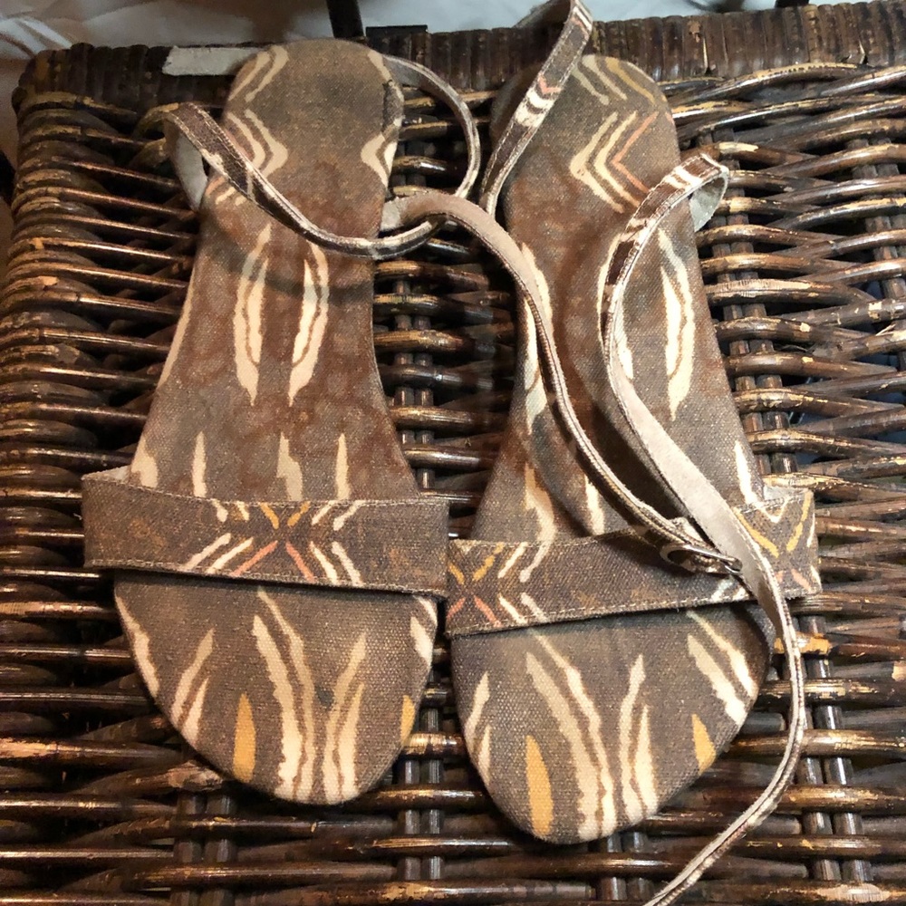 Free people Brown Aztec sandals